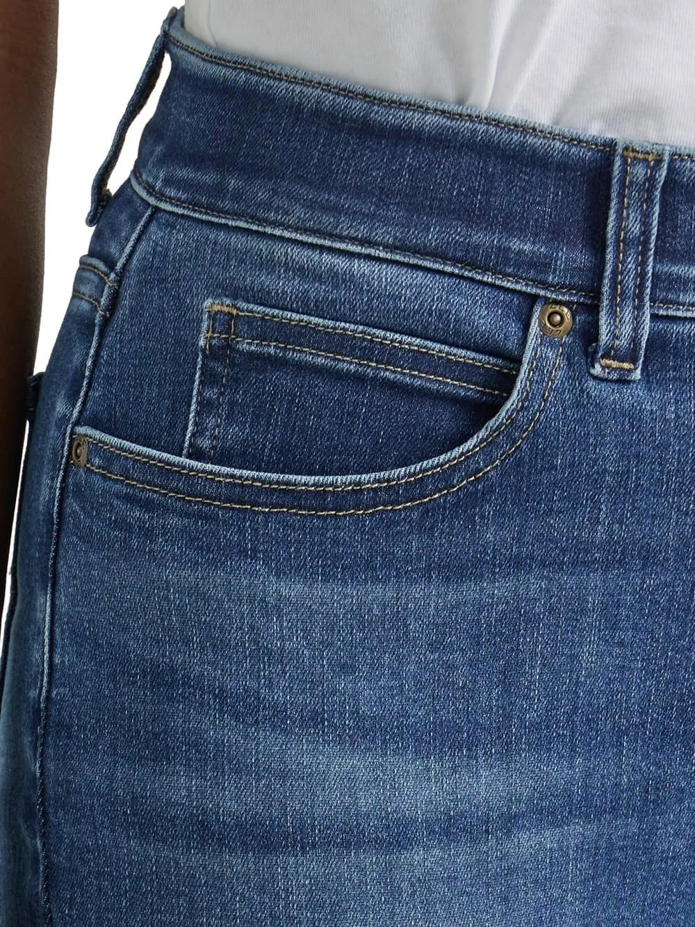 Lee Women's Petite Ultra Lux Comfort with Flex Motion Straight Leg Jean