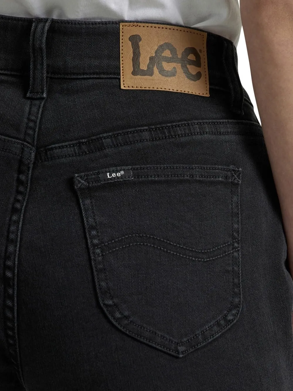 Lee Women's Petite Ultra Lux Comfort with Flex Motion Straight Leg Jean