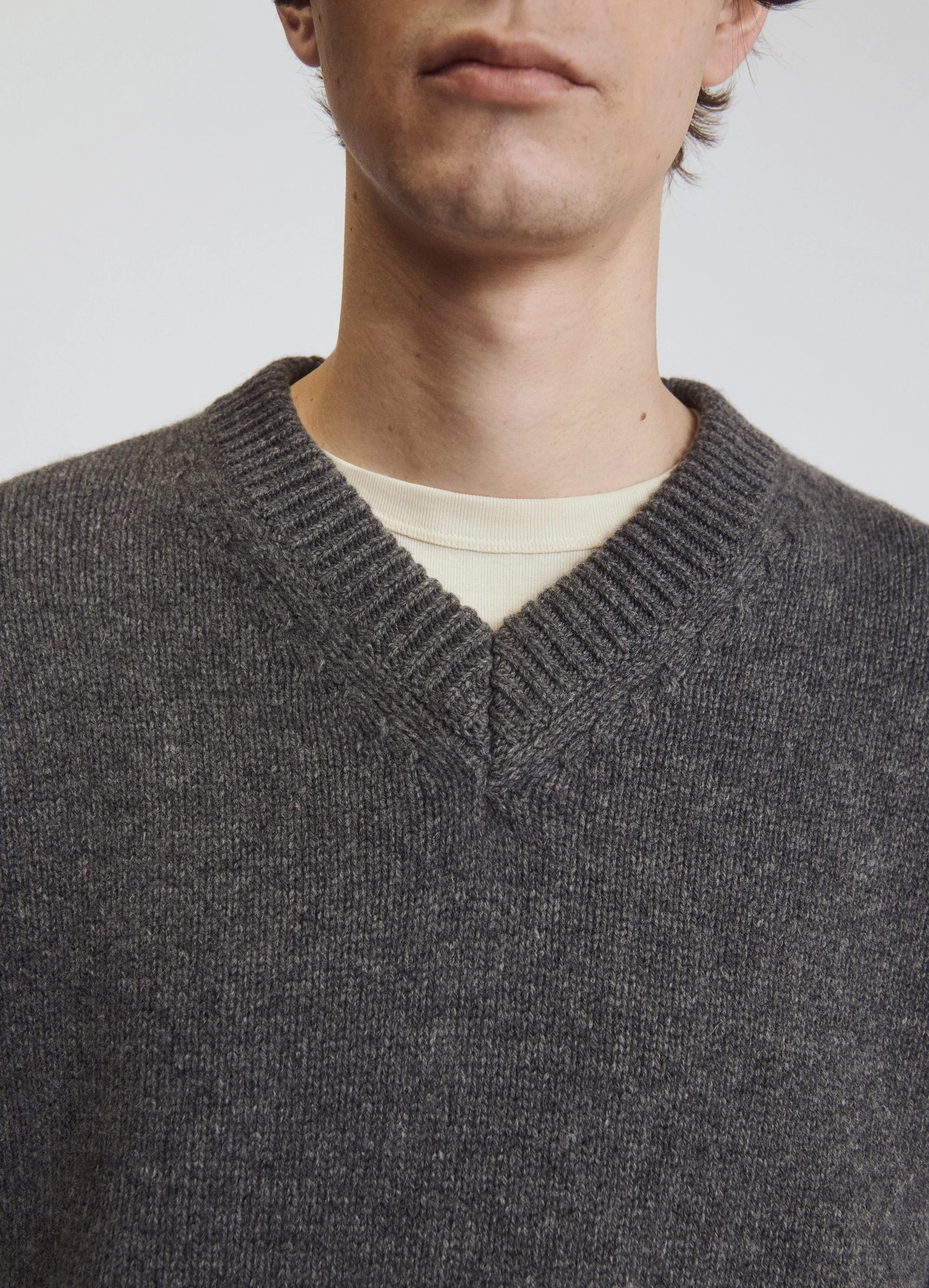 Mens Balla Slouch V-Neck in Derby Grey